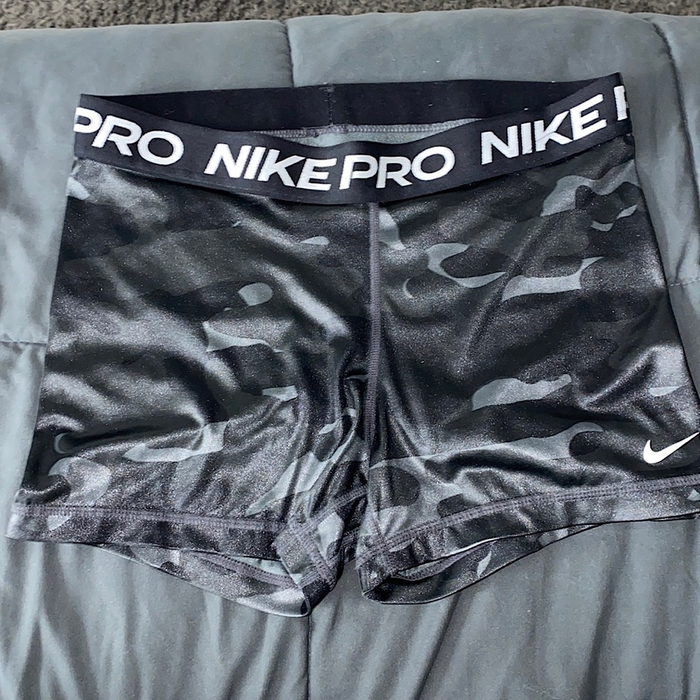 Nike Pro Dri- Fit Compression Athletic Shorts Size medium Black/camo